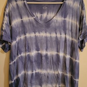 American Eagle Outfitters Blue Tie-Dye V-Neck Tee